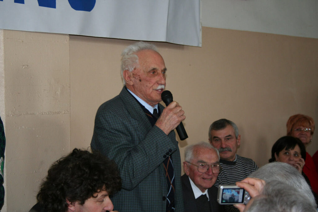 Nino e i suoi 90 anni da alpino