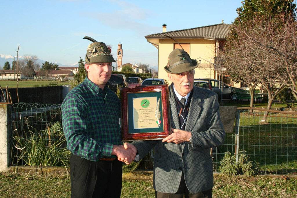 Nino e i suoi 90 anni da alpino
