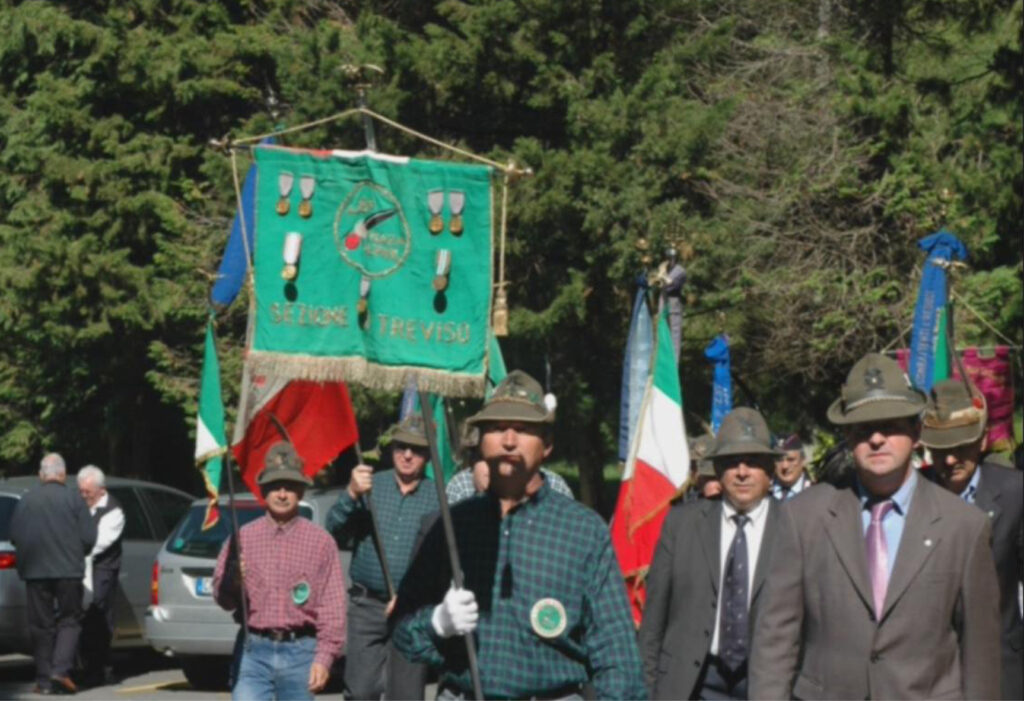 2 giugno 2009: manifestazione degli alpini al Bosco delle Penne Mozze